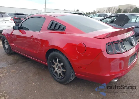 2013 Ford Mustang V6 z USA, uszkodzony, nr VIN 1ZVBP8AM4D5228738